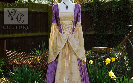 Daylily-016a medieval style dress